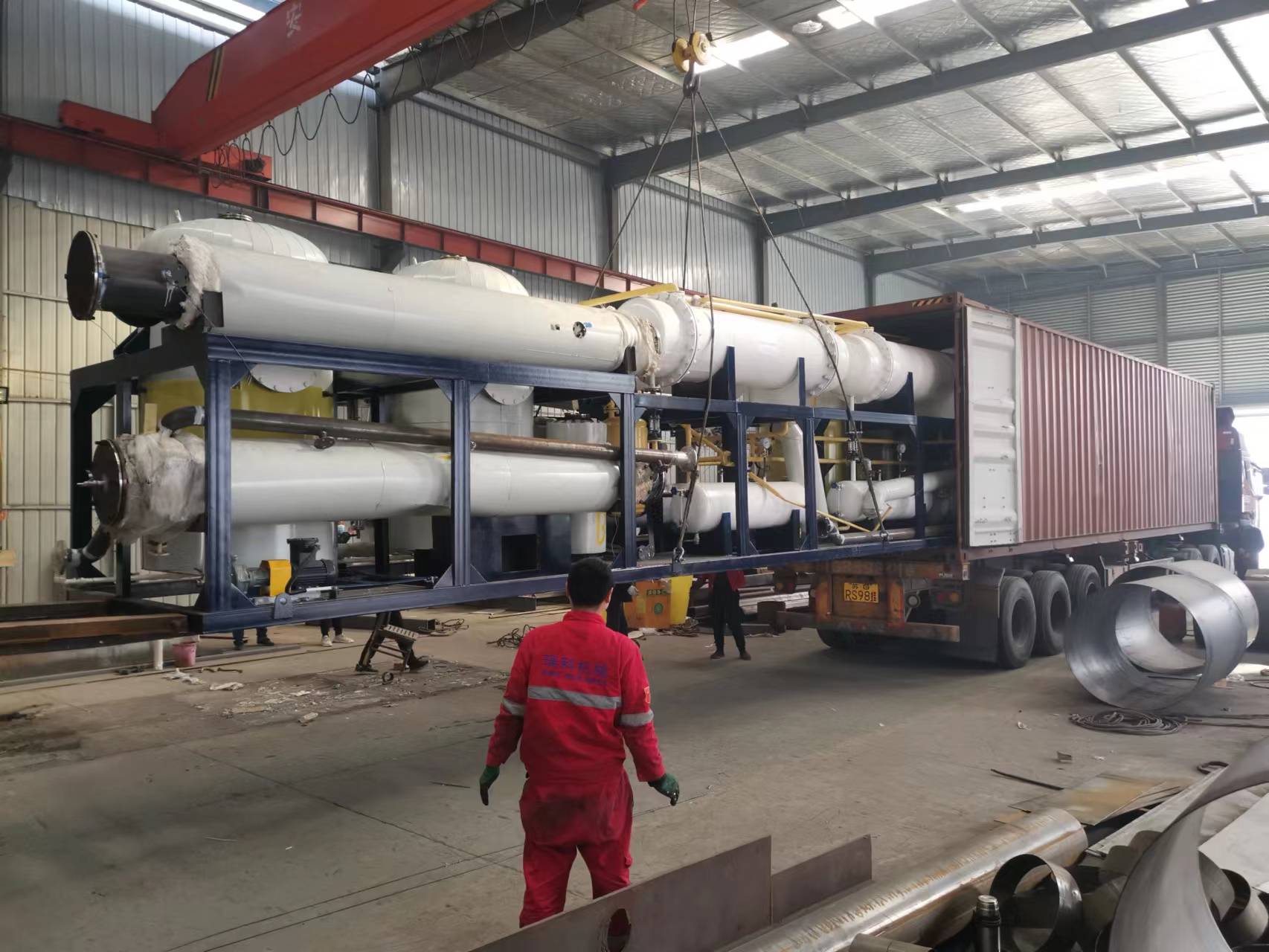 Ruike pyrolysis distillation machine delivery